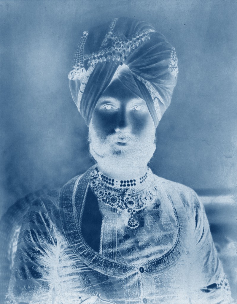 THOMAS RUFF neg◊india_07, 2014 From the series: Negatives – Negatieven – Négatifs - Negatives Chromogenic print © VG Bild-Kunst, Bonn 2014 