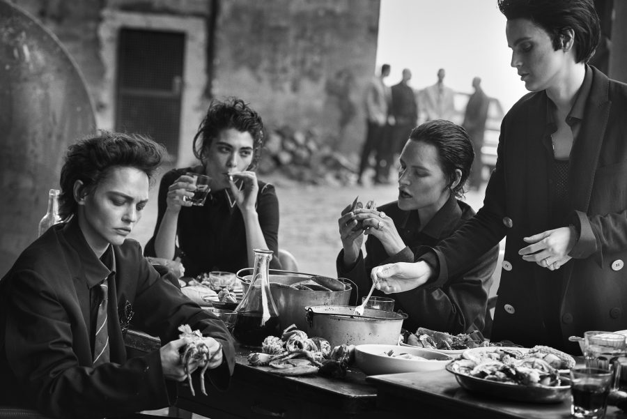 Peter Lindbergh Sasha Pivovarova, Steffy Argelich, Kirsten Owen & Guinevere van Seenus Brooklyn, 2015 © Peter Lindbergh (Courtesy Peter Lindbergh, Paris)